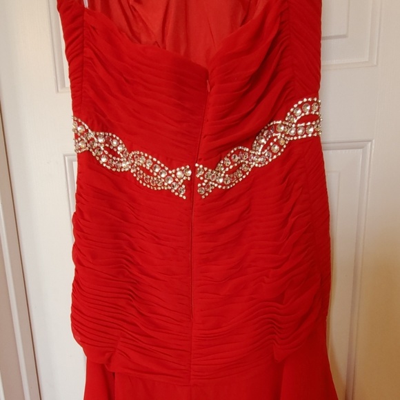 NWT High-low Red Gown by Decode 1.8 - Picture 6 of 8